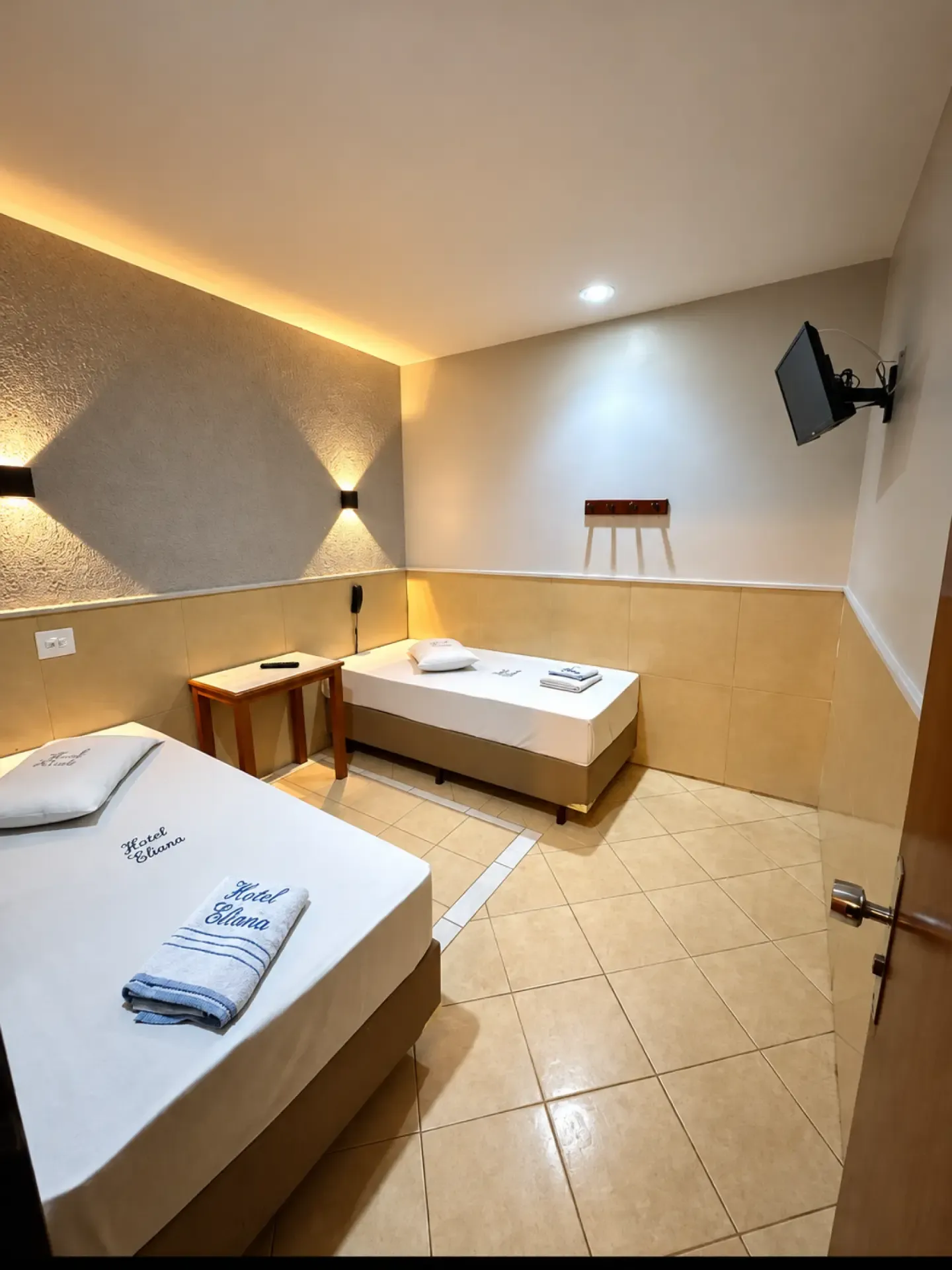 Deluxe room with two beds and wall-mounted TV