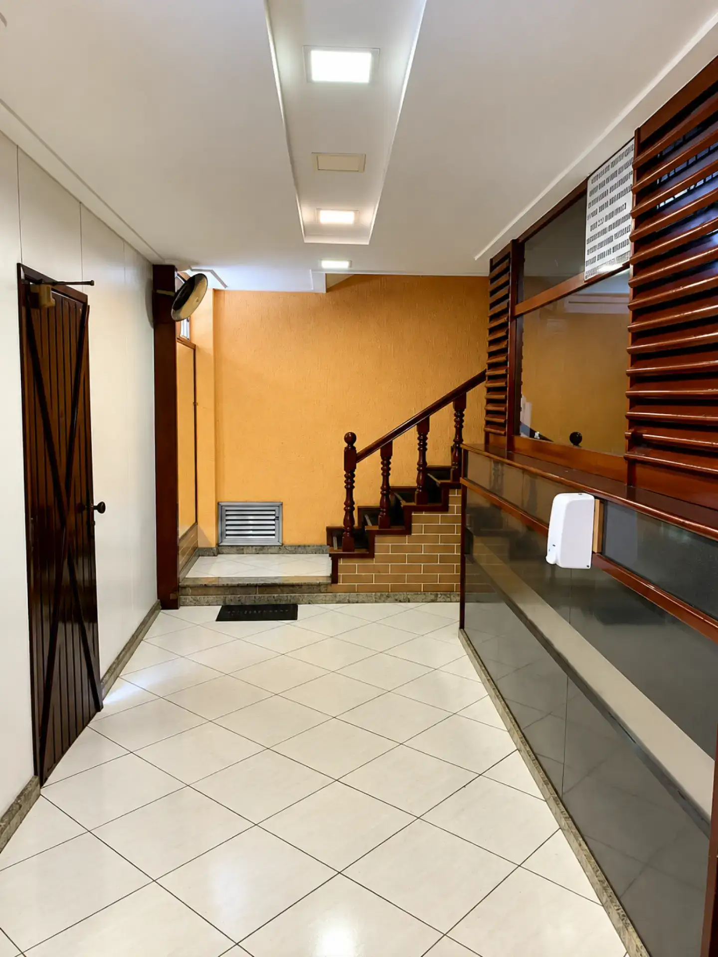 Hotel Glória entrance hall and staircase